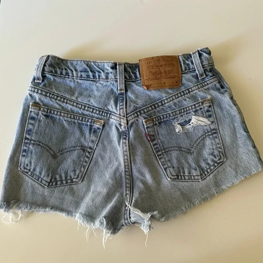 VINTAGE 90s Levi’s 565 Cut Off Denim Shorts Jeans Black Batwing Juniors Size 7